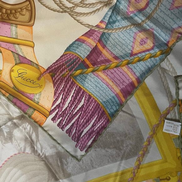 Gucci Square Silk Scarf with Logo floral & equestrian Designs Vintage 90 CM - Picture 5 of 10
